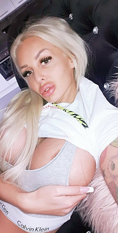 blondiebombxxx OnlyFans geleakte Brüste