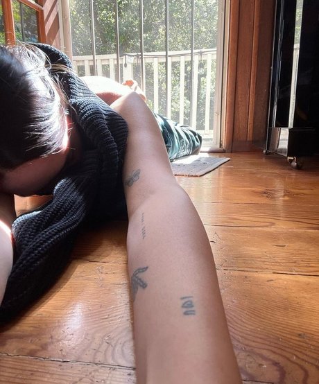 Elohim Nacktbilder auf OnlyFans