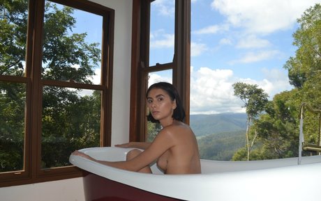 Rebellious hooligans Oben ohne OnlyFans