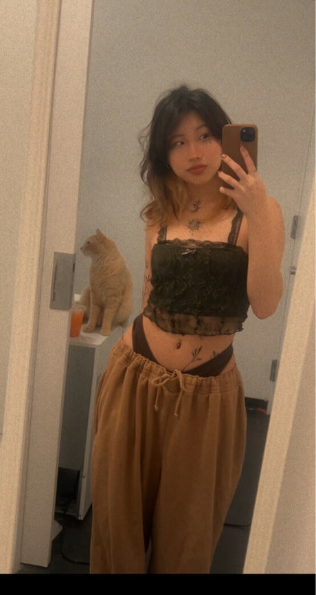 Rache lzh OnlyFans Model Fotos