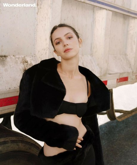 Ella Hunt OnlyFans-Rezensionen