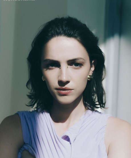 Ella Hunt OnlyFans-Inhalte