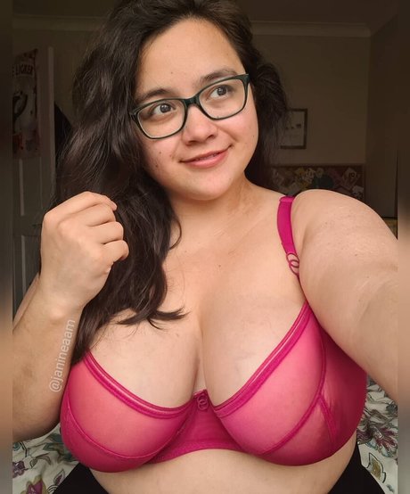 janineaam 