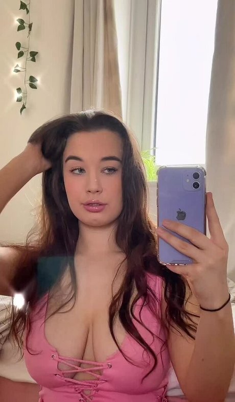 Anna Langley Nackt auf OnlyFans