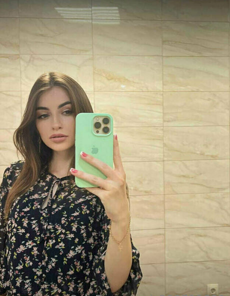 annie minor OnlyFans Gratis-Inhalte