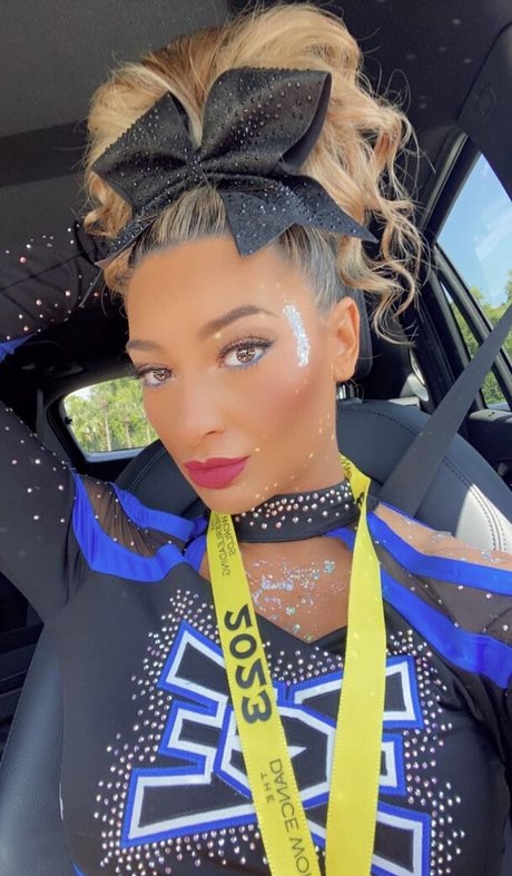 Lizzy Decologero Nacktbilder geleakt OnlyFans Porn geleakt