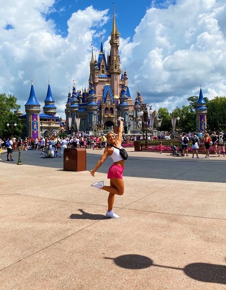 Lizzy Decologero Leaks von OnlyFans