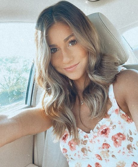 Hailey Lower OnlyFans Nacktbilder