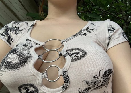 rottenbxby OnlyFans nackte Brüste