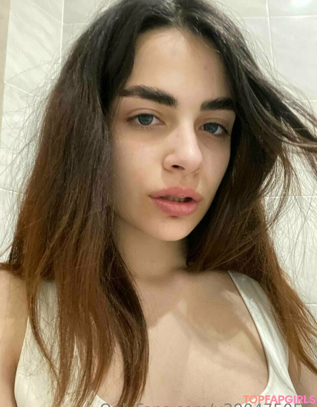 wednesday add OnlyFans explizite Inhalte