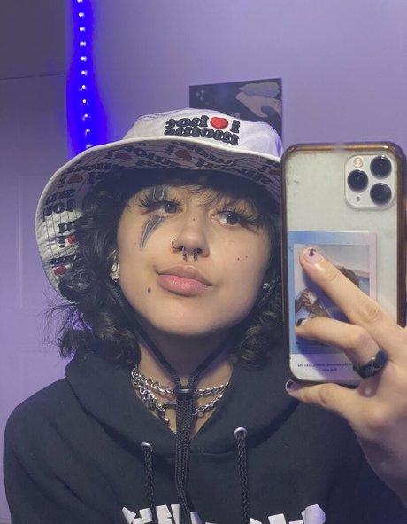 Suedmza Nacktbilder von OnlyFans geleakt