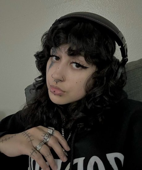 Suedmza Nackt auf OnlyFans