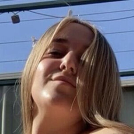 Izzycastilloo Oben ohne OnlyFans