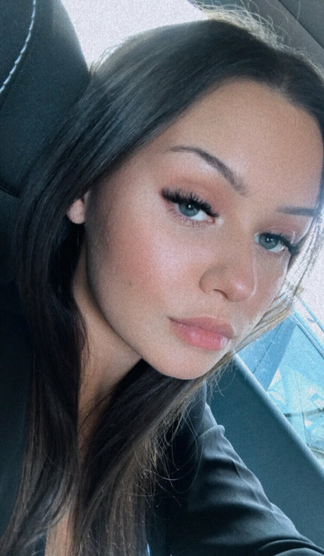 bellalittlefree22 OnlyFans-Leaks