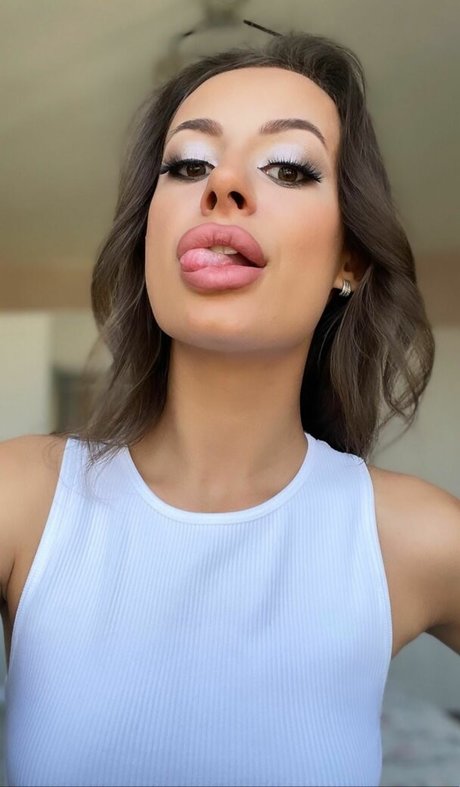 Tinylelax NurlyFans-Pornos