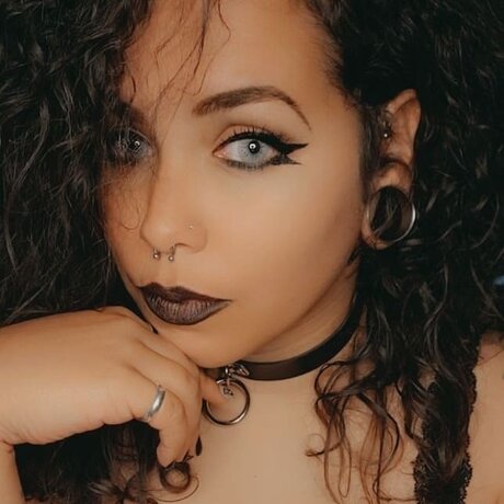 Ms Nocturnal OnlyFans Model Fotos
