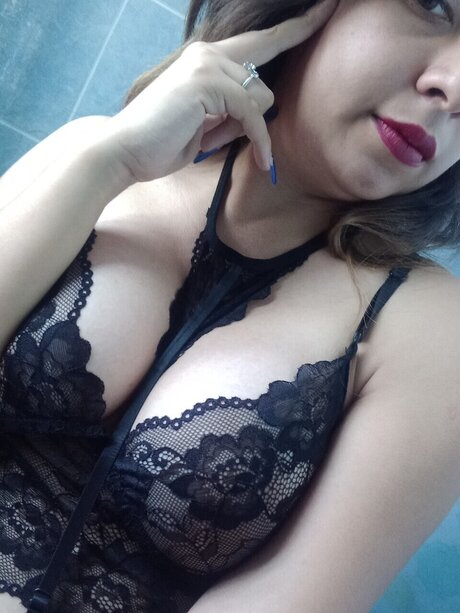 Aimi zul sakura Leaks von Nacktbildern auf OnlyFans