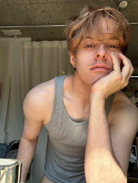 u351750934 OnlyFans nackte Brüste