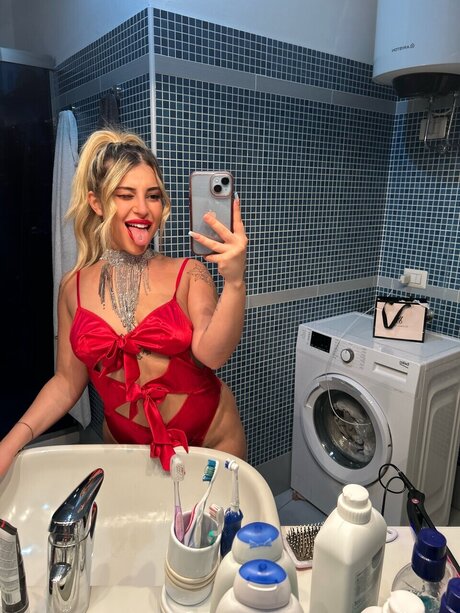 Rebecca Azzolina OnlyFans Model Fotos