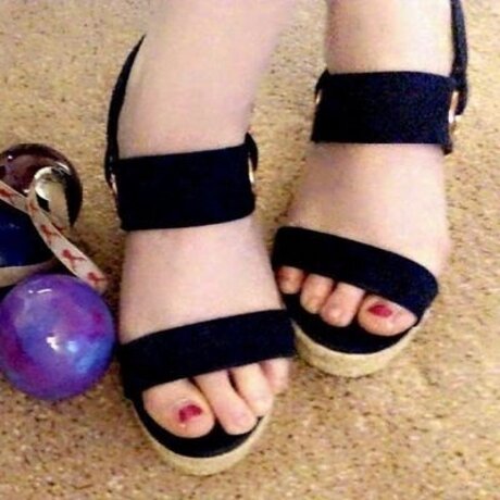 lil miss pretty feet XXX OnlyFans