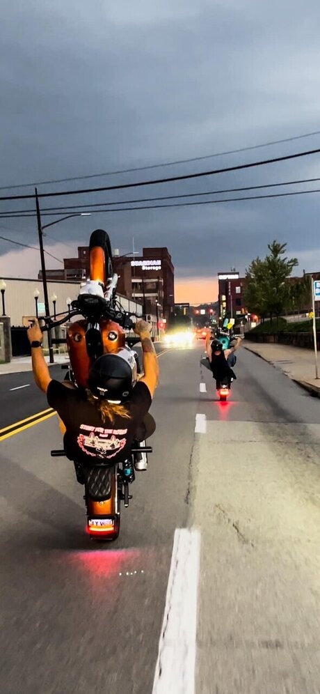 CUZIN EDDIE OnlyFans Bilder