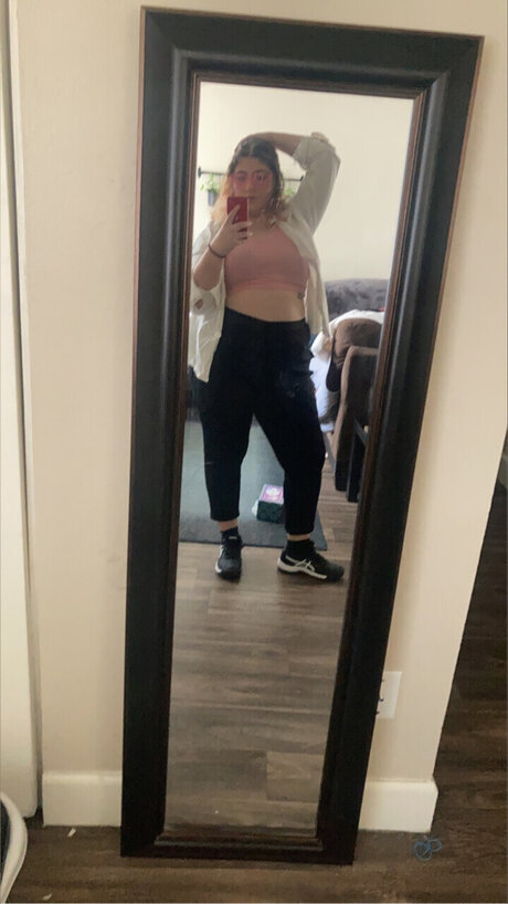 The Gold Goddess OnlyFans schlank