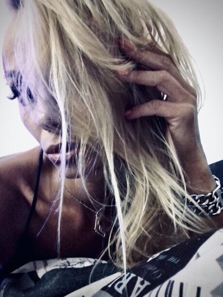 SexyJu Nacktpornos auf OnlyFans