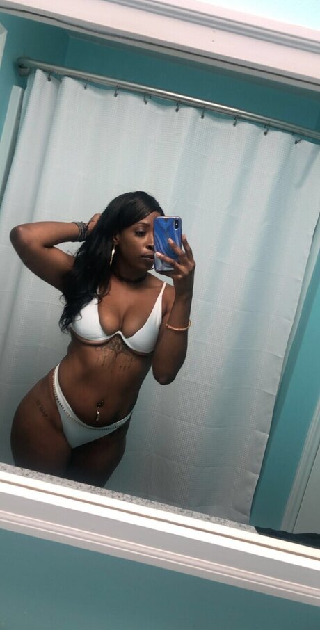 Cocoa Drop_ Oben ohne OnlyFans