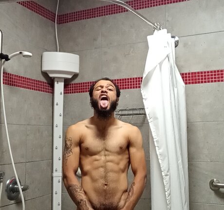 Isaac NurlyFans-Brüste