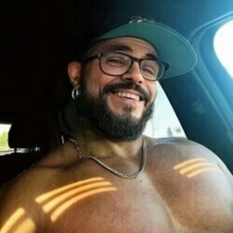 Voyeur Plant Zaddi OnlyFans Striptease