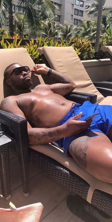 DivoBukkake OnlyFans Lesbisch