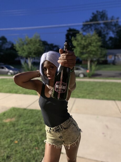 Hennessy Nacktbilder von OnlyFans