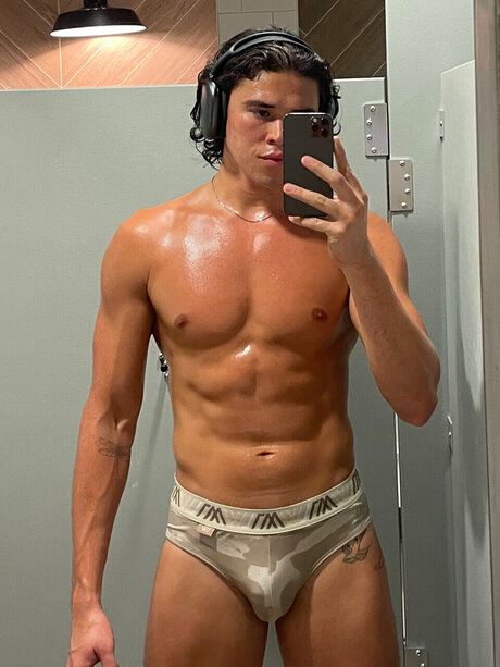 river Nacktbilder von OnlyFans