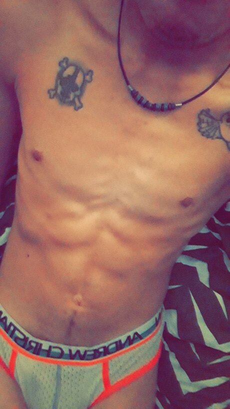 u19083821 OnlyFans Sextape