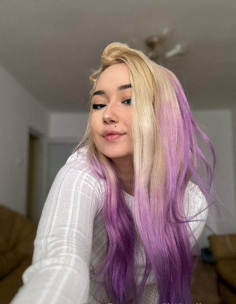 littlealicexxx OnlyFans Model Bilder