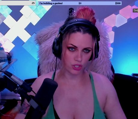 scxrlet64 OnlyFans Brüste Bild