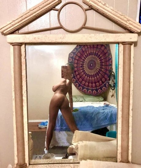 Bush Baby Nacktbilder von OnlyFans