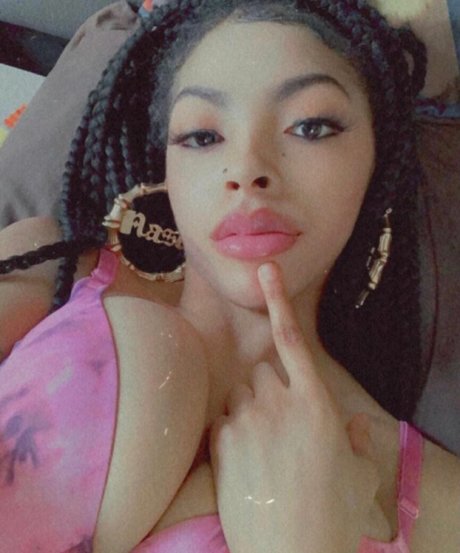 MsHollywood OnlyFans-Model