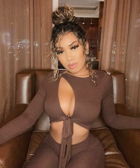 natrl OnlyFans-Model