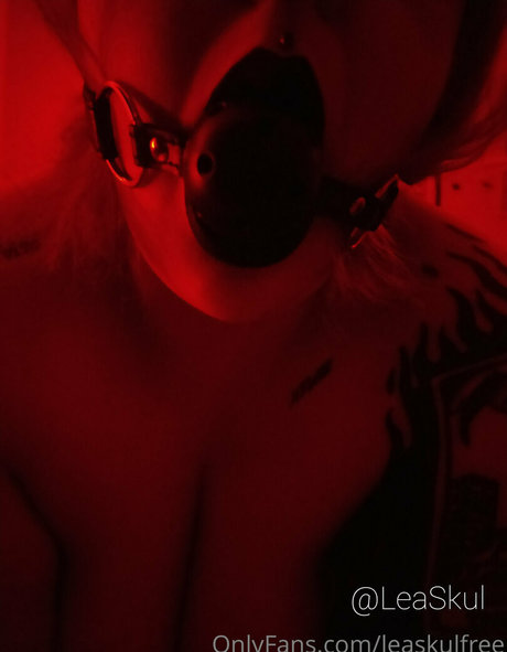 leaskulfree OnlyFans Striptease