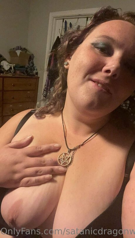 satanicdragonwitch OnlyFans Inhalte