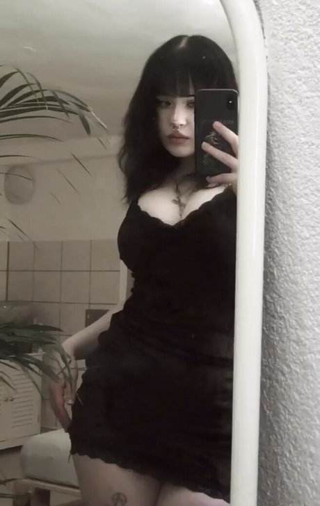 Hellok1ttyslvt OnlyFans