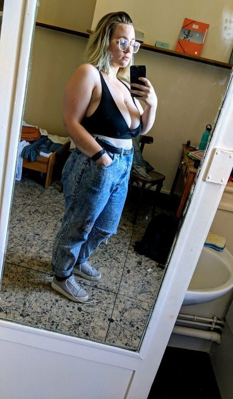 Mx Max Nacktbilder von OnlyFans