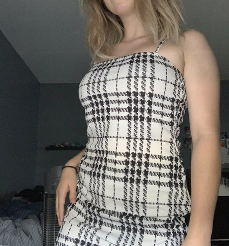 auraflowersfree OnlyFans Model Bilder