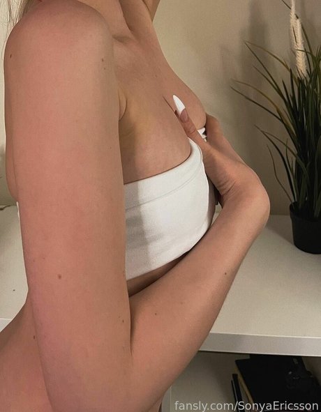 Sonyaplush Nacktpornos auf OnlyFans