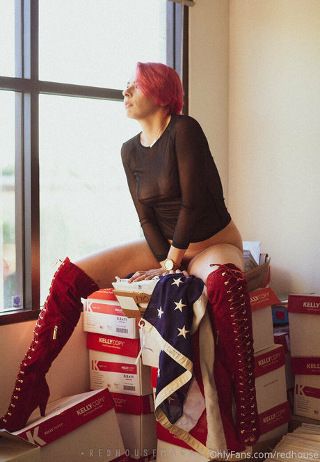 redhouse Nacktbilder von OnlyFans