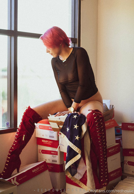 redhouse OnlyFans Nacktbilder