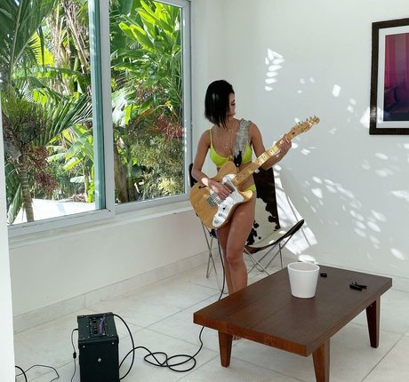 Manu Gavassi OnlyFans-Rezensionen