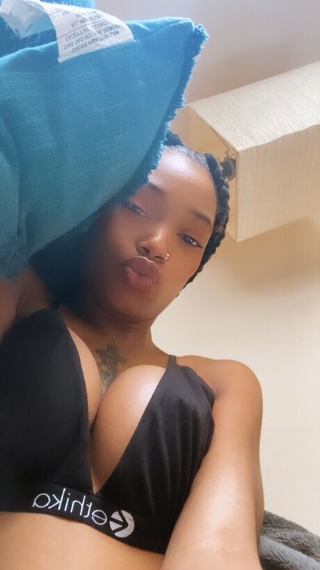 Skylight OnlyFans Striptease