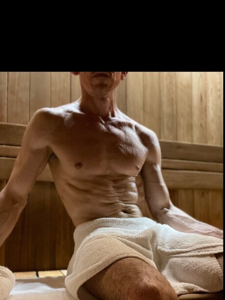 Hung Discreet Club OnlyFans Nacktbilder